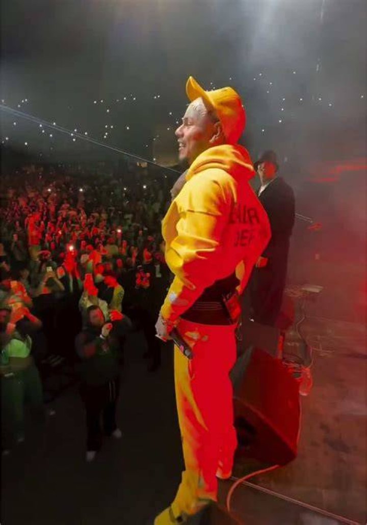6ix9ine Performs “BEBE” To A Sold Out Crowd At Miami Bash