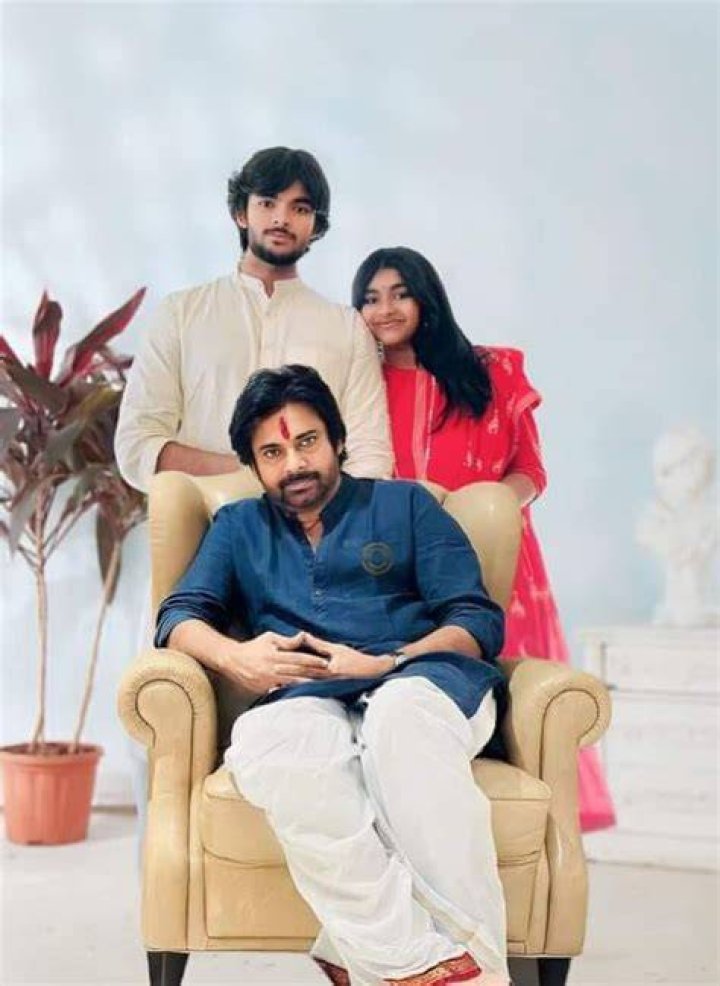 Akira Nandan with family