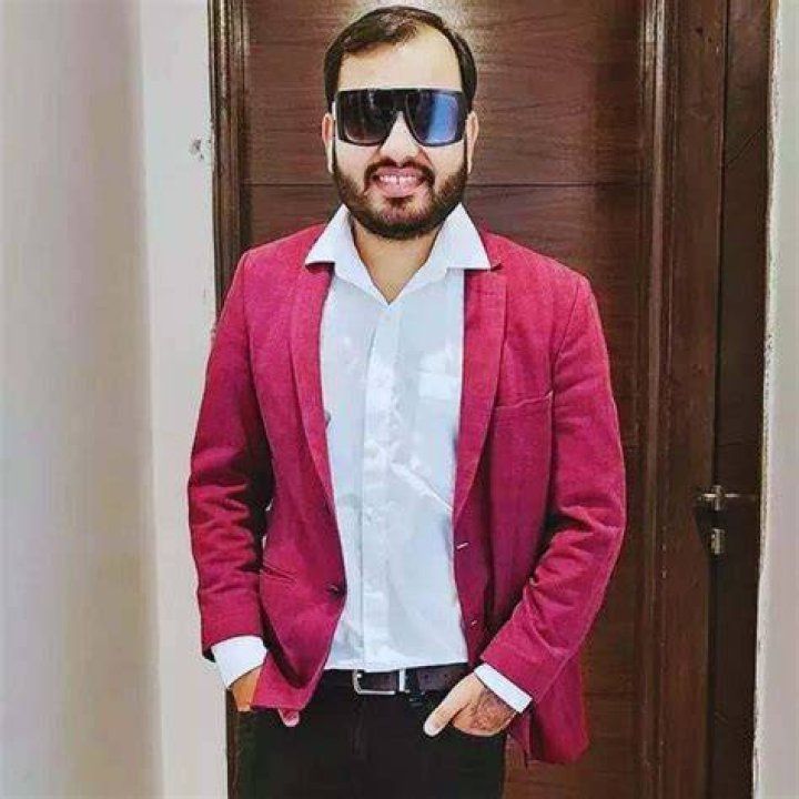 Alakh Pandey height