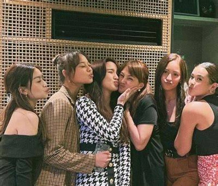 Alyanna Angeles with her friends