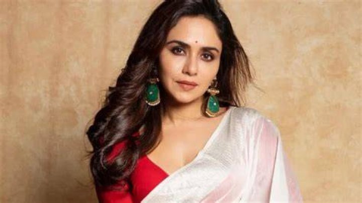 Amruta Khanvilkar height