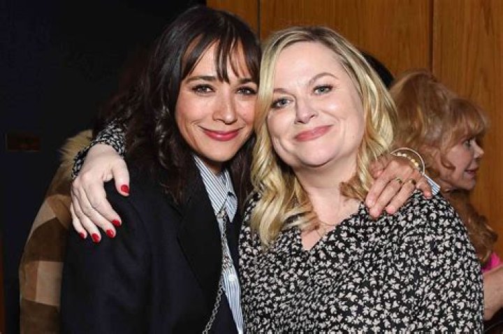 Are Rashida Jones and Amy Poehler friends?