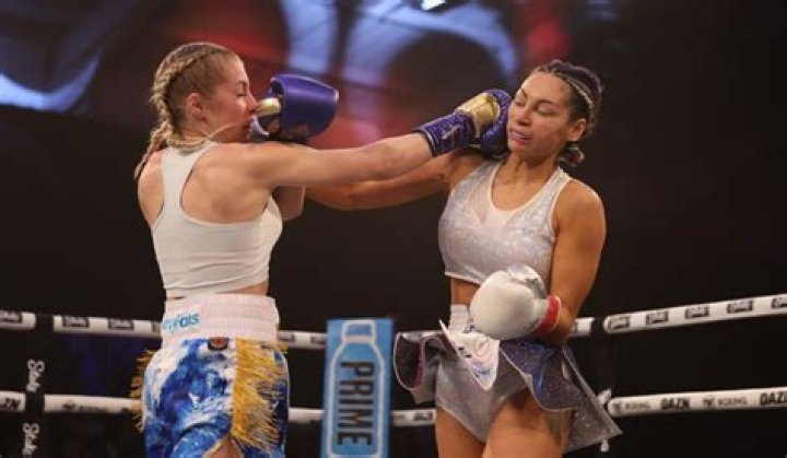 Astrid Wett fight against Elle Brooke