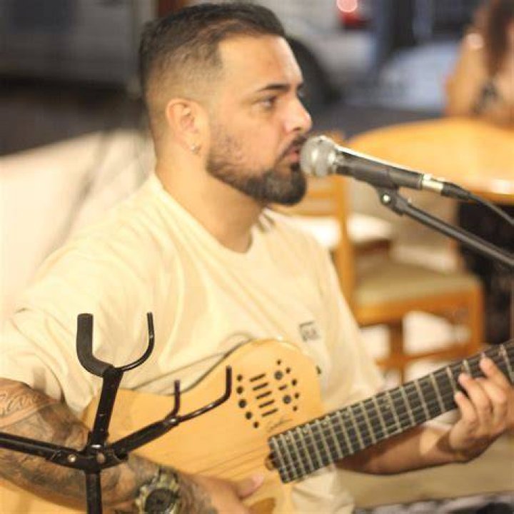 Bruno Oliveira attractive