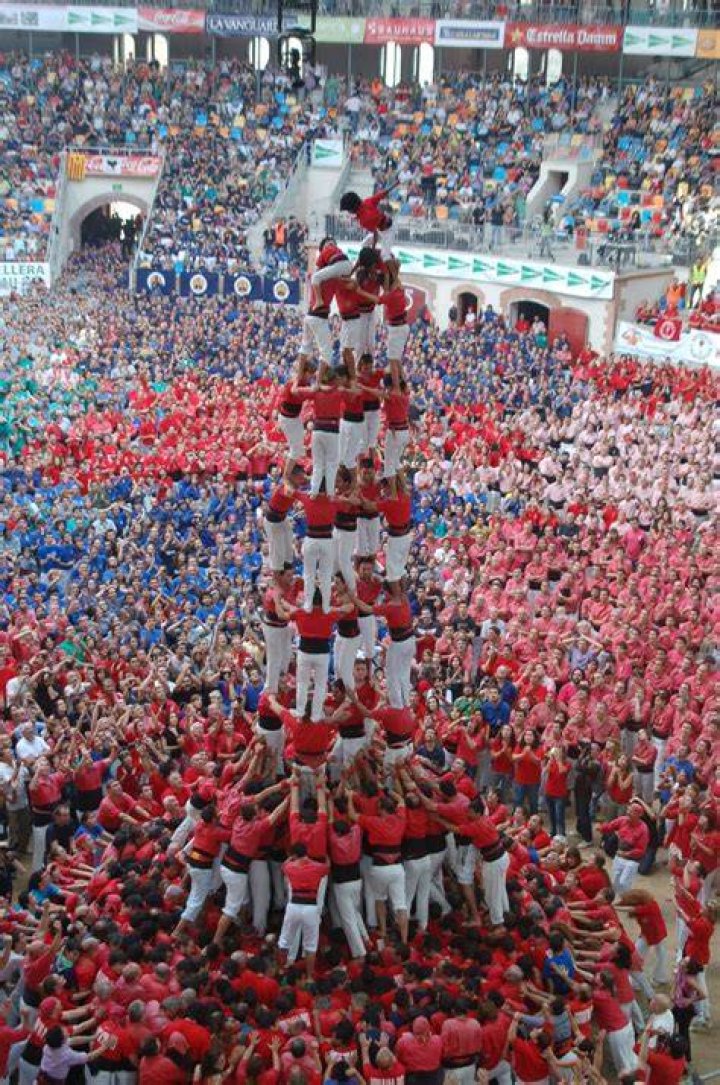 Castellers Human Spiral