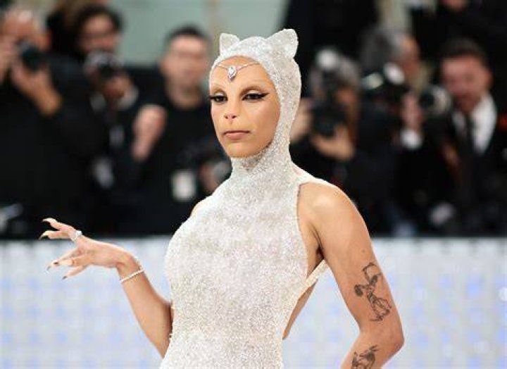Doja Cat Shuts Down Fan Over Supposed Cardi B Diss