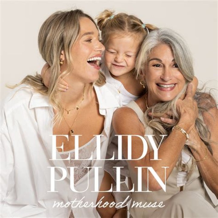Ellidy Pullin is best known as a wife of late Alex Pullin aka Chumpy (famous Australian snowboarder)