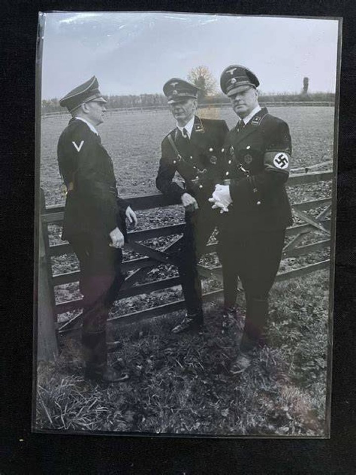 Heinrich Müller walking with soldiers