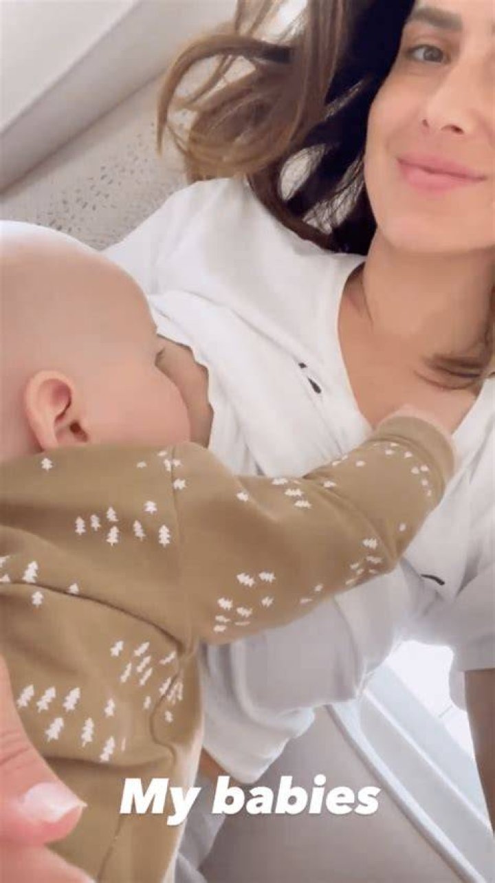 Hilaria baldwin breast feeding