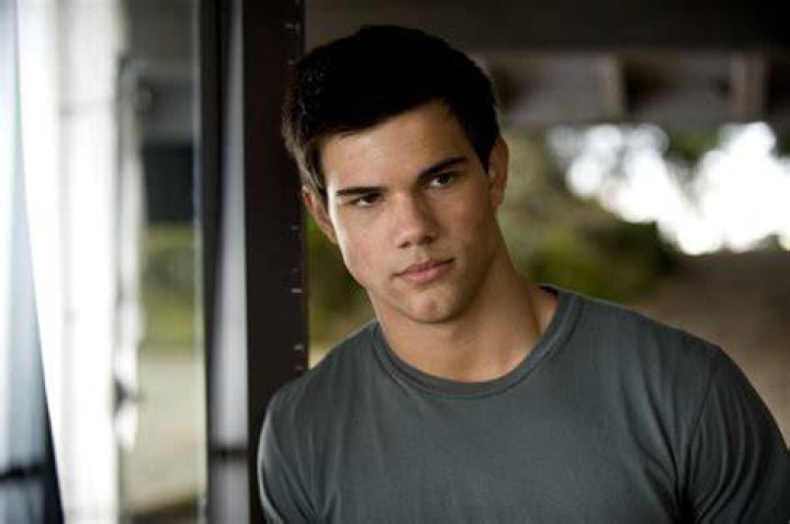 How old was Taylor Lautner in Twilight New Moon?