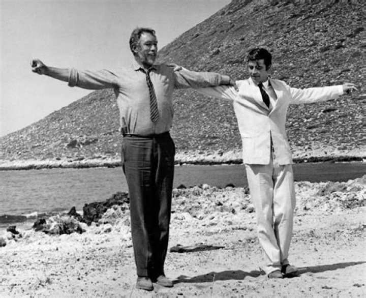 How tall is Anthony Quinn