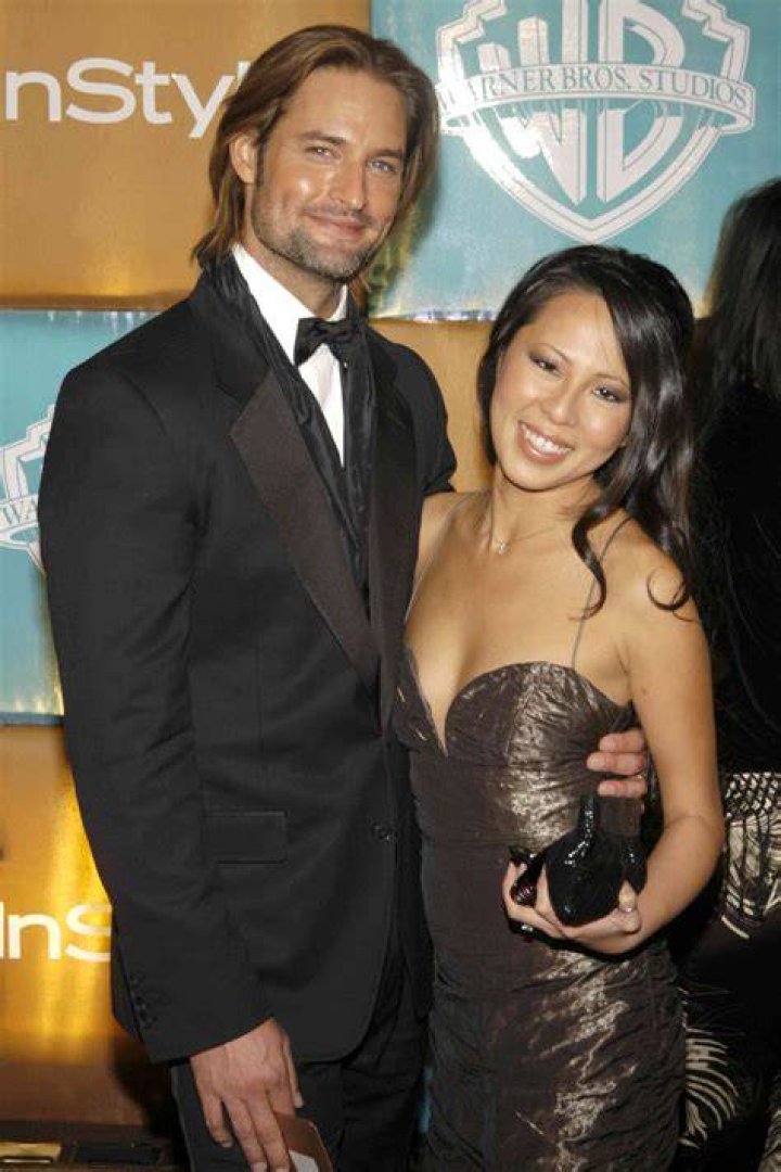 How tall is Josh Holloway