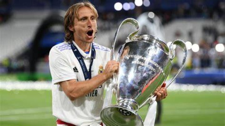 How tall is Luka Modric