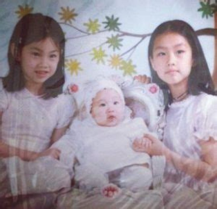 HoYeon with her siblings
