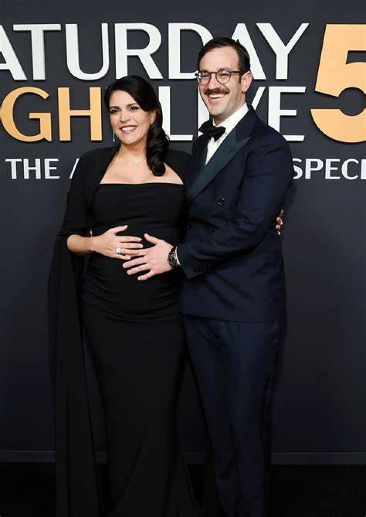 Is Cecily Strong in a relationship?