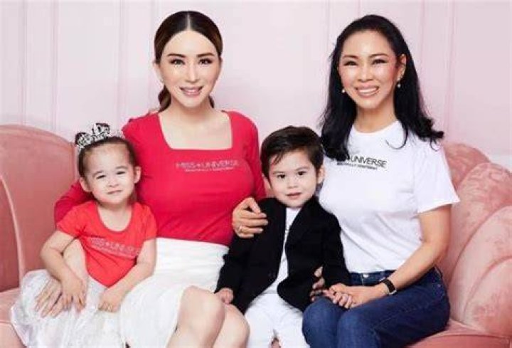 Jakkaphong Jakrajutatip with her mother