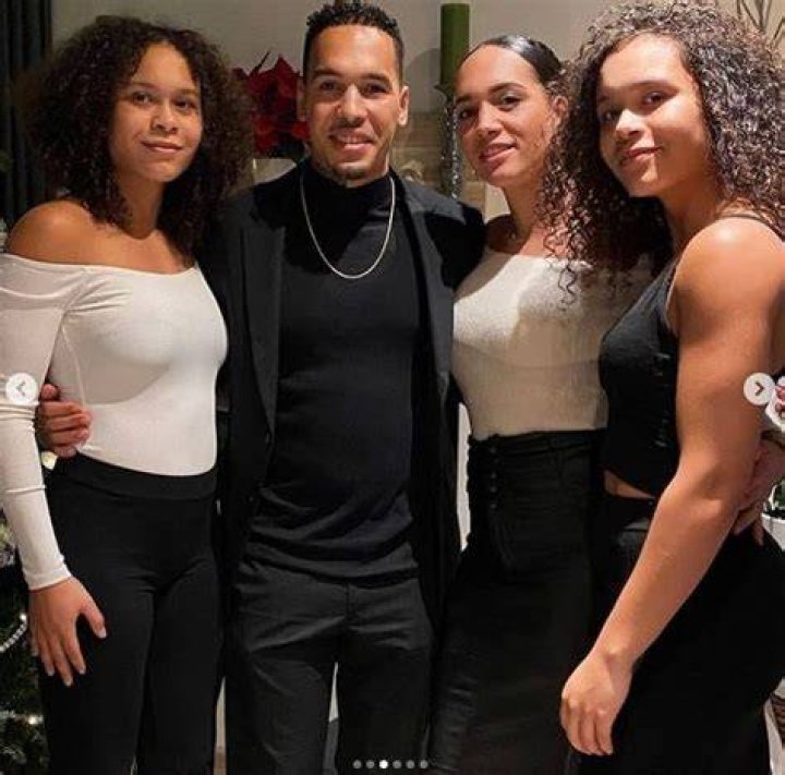 Jamie Sun with his sisters