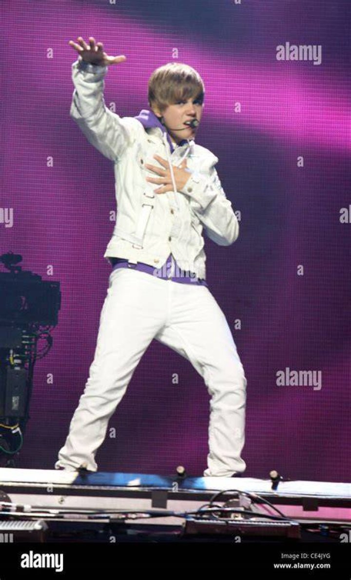 Justin Bieber on stage with dreadlocks during his 2016 world tour
