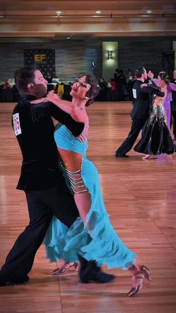 Kelley and Peter Dancing on the Bachelor