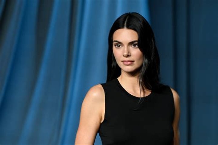 Kendall Jenner Reveals an Evening in Watching Boyfriend Devin Booker&rsquo;s Game Is Her &lsquo;Kinda Night&rsquo;