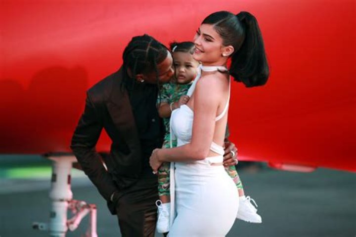 Kylie Jenner Travis Scott Sunset PDA Photos