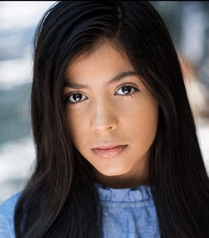 Kyndra Sanchez height is 5 feet 3 inches