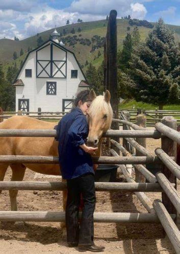 Lilli is a horse lover