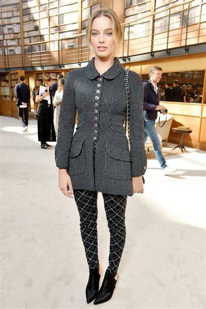 Margot Robbie Wearing Chanel Instyle Golden Globes Afterparty