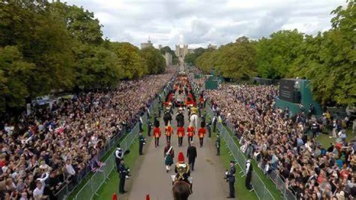 Queen Elizabeth Ii Procession