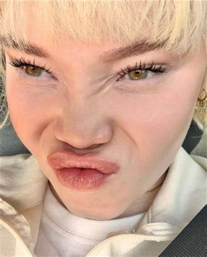 Sandy Fox Biography, Age, Height, Husband, Net Worth, Family