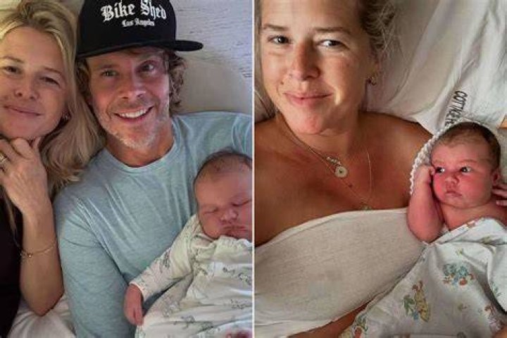 Sarah wright olsen breastfeeding