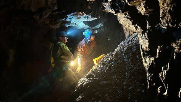 Scientist Explores Chihuahua Mine