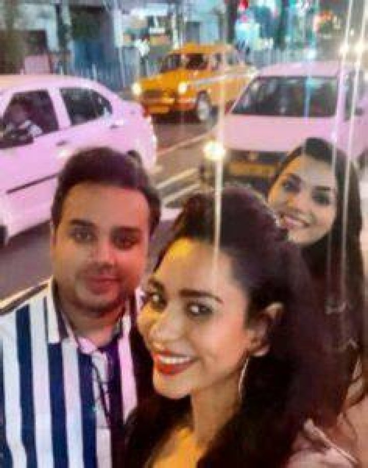 Soundarya Sharma and her friends