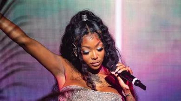 Summer Walker Twerks & Has Fun On Night Out