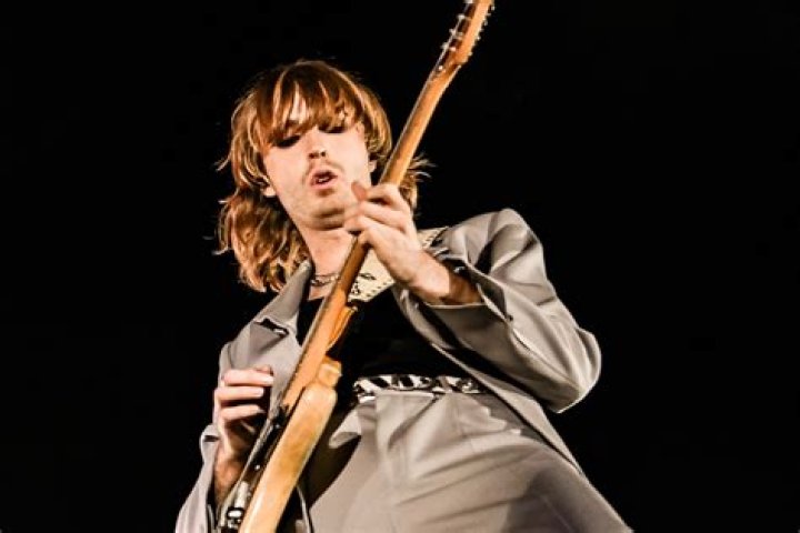 Thomas Raggi is a professional guitarist