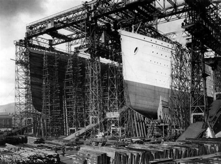 Titanic Leaving The Shipyard