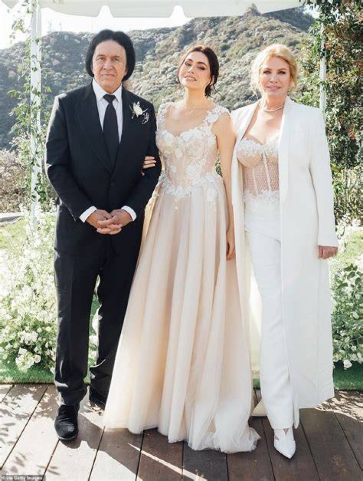 Who is gene simmons married to
