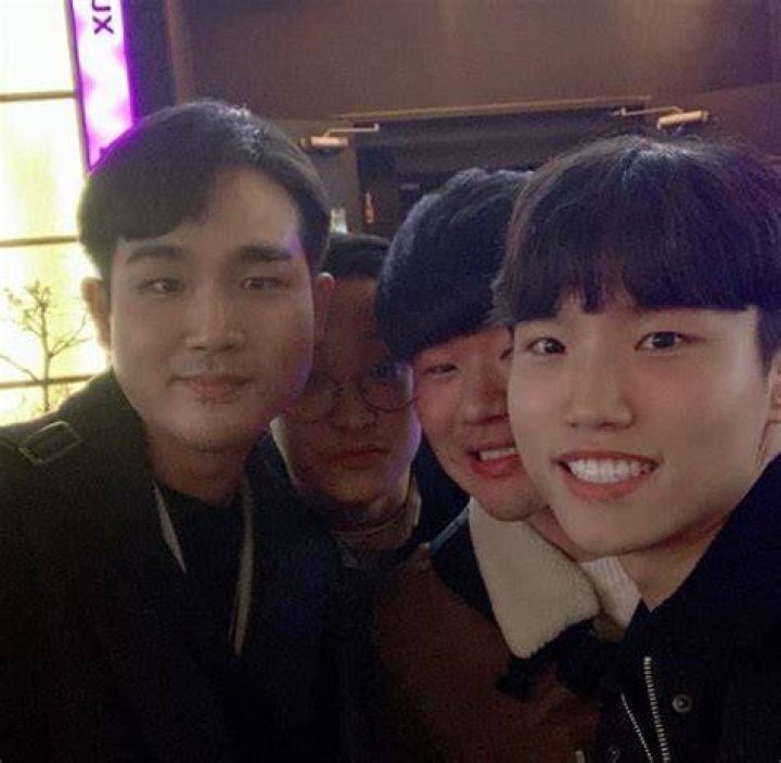Won Jeong with his friends