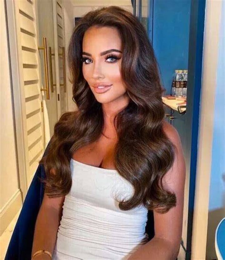 Yazmin Oukhellou Instagram account